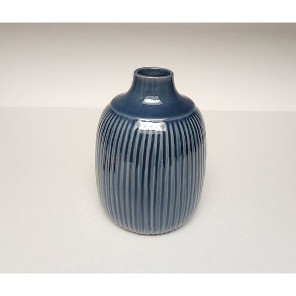 Home Decor Collection Bud Vases Style Fluted Vases Color White/Blue - Picture 9 of 9